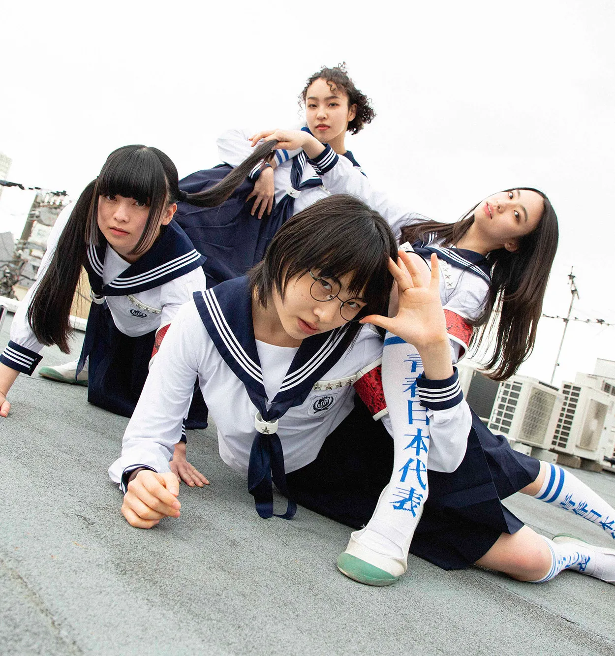 新しい学校のリーダーズはなぜアメリカで人気？日本で売れない理由も